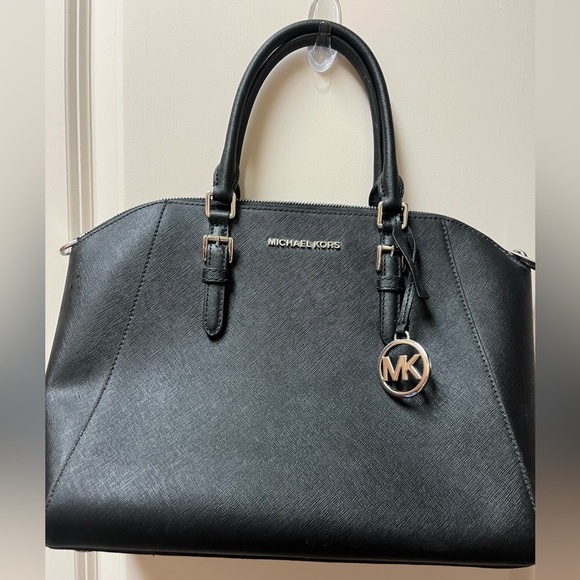 Michael Kors purse. Like new.